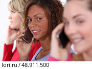 Three women using mobile telephones. Стоковое фото, агентство Ingram Publishing / Фотобанк Лори