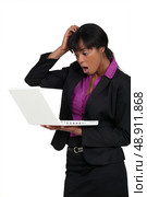 Businesswoman staring in shock at her laptop. Стоковое фото, агентство Ingram Publishing / Фотобанк Лори
