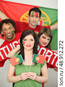 Group of friends supporting the Portuguese football team. Стоковое фото, агентство Ingram Publishing / Фотобанк Лори