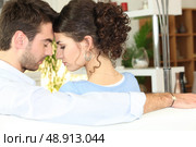 Couple together on a sofa. Стоковое фото, агентство Ingram Publishing / Фотобанк Лори