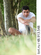Man warming up before jog. Стоковое фото, агентство Ingram Publishing / Фотобанк Лори