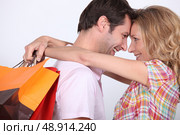 Cuddle with shopping bags. Стоковое фото, агентство Ingram Publishing / Фотобанк Лори