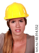 Concerned woman in a hardhat. Стоковое фото, агентство Ingram Publishing / Фотобанк Лори
