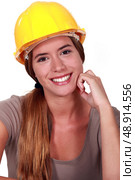 Happy female builder. Стоковое фото, агентство Ingram Publishing / Фотобанк Лори
