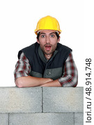 Surprised bricklayer. Стоковое фото, агентство Ingram Publishing / Фотобанк Лори