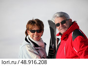senior couple on a ski vacation. Стоковое фото, агентство Ingram Publishing / Фотобанк Лори