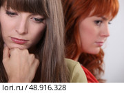 two girlfriends having a quarrel. Стоковое фото, агентство Ingram Publishing / Фотобанк Лори