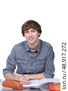 Young person writing. Стоковое фото, агентство Ingram Publishing / Фотобанк Лори