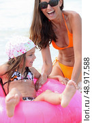 Mum and daughter messing around. Стоковое фото, агентство Ingram Publishing / Фотобанк Лори