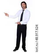 man in a suit pointing at something. Стоковое фото, агентство Ingram Publishing / Фотобанк Лори