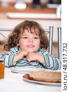 Little girl having crepes for dinner. Стоковое фото, агентство Ingram Publishing / Фотобанк Лори