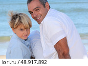 Father and son on the beach. Стоковое фото, агентство Ingram Publishing / Фотобанк Лори
