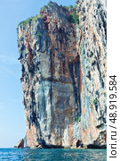 Beautiful rock in  Phi Phi Ley islands  in Thailand . Стоковое фото, агентство Ingram Publishing / Фотобанк Лори