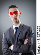 Businessman blinded by red tape. Стоковое фото, агентство Ingram Publishing / Фотобанк Лори