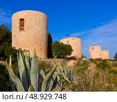 Javea Xabia Molins de la Plana old masonry windmills Alicante Spain. Стоковое фото, агентство Ingram Publishing / Фотобанк Лори