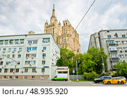 Конюшковская улица. Вид на высотку на Кудринской площади. Москва. Россия. Редакционное фото, фотограф E. O. / Фотобанк Лори