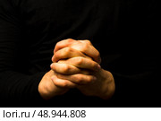 Young man’s hands in prayer. Стоковое фото, агентство Ingram Publishing / Фотобанк Лори