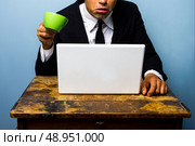 Businessman with laptop and coffee at old desk. Стоковое фото, агентство Ingram Publishing / Фотобанк Лори