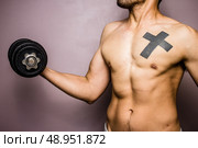 Young man working out with dumbbell. Стоковое фото, агентство Ingram Publishing / Фотобанк Лори