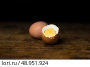 Boiled egg on wooden surface. Стоковое фото, агентство Ingram Publishing / Фотобанк Лори