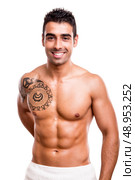 Attractive man posing with a white towel. Стоковое фото, агентство Ingram Publishing / Фотобанк Лори