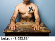 Naked man at desk. Стоковое фото, агентство Ingram Publishing / Фотобанк Лори