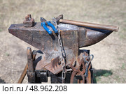 old anvil with many blacksmith tools. Стоковое фото, агентство Ingram Publishing / Фотобанк Лори