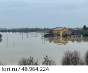 Flooding due to rain and the collapse of the Cadelbosco di Sotto dam, dike, Italiy. Стоковое фото, фотограф Jose Leonardo Marino Coronado / Фотобанк Лори