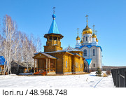Новая и старая церкви в честь иконы Божией Матери «Всех скорбящих Радость». Село Упорово. Тюменская область (2019 год). Стоковое фото, фотограф Александр Тараканов / Фотобанк Лори