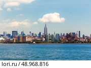 Manhattan New York skyline from Hudson River in USA US. Стоковое фото, агентство Ingram Publishing / Фотобанк Лори