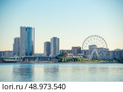 View of the Ferris wheel and the Kazanka river early in the morning in the city of Kazan. Russia (2022 год). Стоковое фото, фотограф Константин Лабунский / Фотобанк Лори