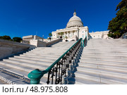 Capitol building Washington DC sunlight day USA US congress. Стоковое фото, агентство Ingram Publishing / Фотобанк Лори