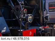 Осташков Тверская область Россия-25.08.2024. РЕТРОПОЕЗД «СЕЛИГЕР» БОЛОГОЕ – ОСТАШКОВ на паровой тяге. Детали поезда крупным планом. Ostashkov Tver region, Russia-08/25/2024. RETROPOEZD "SELIGER" BOLOGOE – OSTASHKOV on steam traction. Train details close-up. Редакционное фото, фотограф Мария / Фотобанк Лори