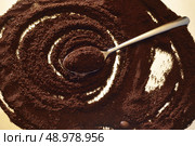 teaspoon with ground coffee. Стоковое фото, агентство Ingram Publishing / Фотобанк Лори
