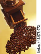 manual coffee grinder. Стоковое фото, агентство Ingram Publishing / Фотобанк Лори