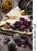old book is strewn with the tea leaves on wooden background,tinted in vintage style. Стоковое фото, агентство Ingram Publishing / Фотобанк Лори