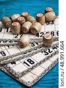 traditional legacy of the ancient Board game Lotto on wooden background. Стоковое фото, агентство Ingram Publishing / Фотобанк Лори