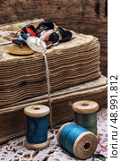 spool sewing thread and buttons in vintage style. Стоковое фото, агентство Ingram Publishing / Фотобанк Лори