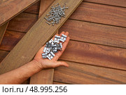 Ipe decking deck wood installation screws clips and fasteners. Стоковое фото, агентство Ingram Publishing / Фотобанк Лори