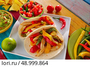 Chicken fajitas tacos mexican food guacamole pico de gallo chili peppes sauces. Стоковое фото, агентство Ingram Publishing / Фотобанк Лори