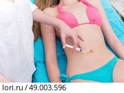 Woman getting anticellulite and anti fat therapy in beauty salon. Стоковое фото, агентство Ingram Publishing / Фотобанк Лори