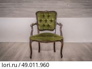 Green chair in victorian style on wooden floor. Стоковое фото, агентство Ingram Publishing / Фотобанк Лори
