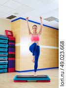 stepper step woman exercise workout at gym indoor. Стоковое фото, агентство Ingram Publishing / Фотобанк Лори