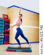 stepper step woman exercise workout at gym indoor. Стоковое фото, агентство Ingram Publishing / Фотобанк Лори