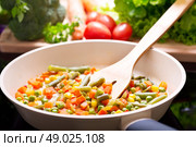 pan of chopped vegetables on the cooker. Стоковое фото, агентство Ingram Publishing / Фотобанк Лори