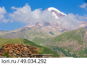 The majestic Mount Kazbeg, which many want to conquer. A natural attraction of Georgia. Стоковое фото, фотограф Лазаренко Светлана / Фотобанк Лори