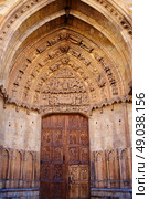 Cathedral of Leon carved door in Castilla at Spain. Стоковое фото, агентство Ingram Publishing / Фотобанк Лори