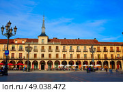 Leon Plaza Mayor arcade in Way of Saint James at Castilla Spain. Стоковое фото, агентство Ingram Publishing / Фотобанк Лори