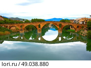 Puente de la Reina in Saint James Way bridge over Arga River in Pamplona. Стоковое фото, агентство Ingram Publishing / Фотобанк Лори