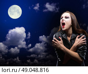 Zombie girl on night sky with moon. Стоковое фото, агентство Ingram Publishing / Фотобанк Лори